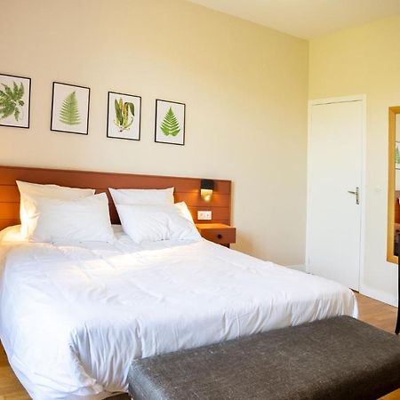 Bel Appartement, Bien Equipe Et Confortable Dans Le Centre Historique Fougères Esterno foto