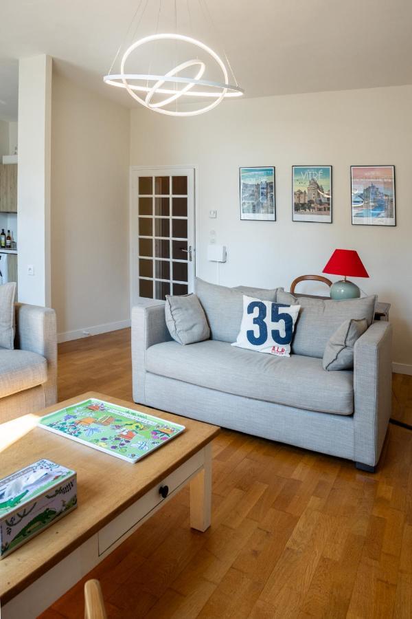 Bel Appartement, Bien Equipe Et Confortable Dans Le Centre Historique Fougères Esterno foto