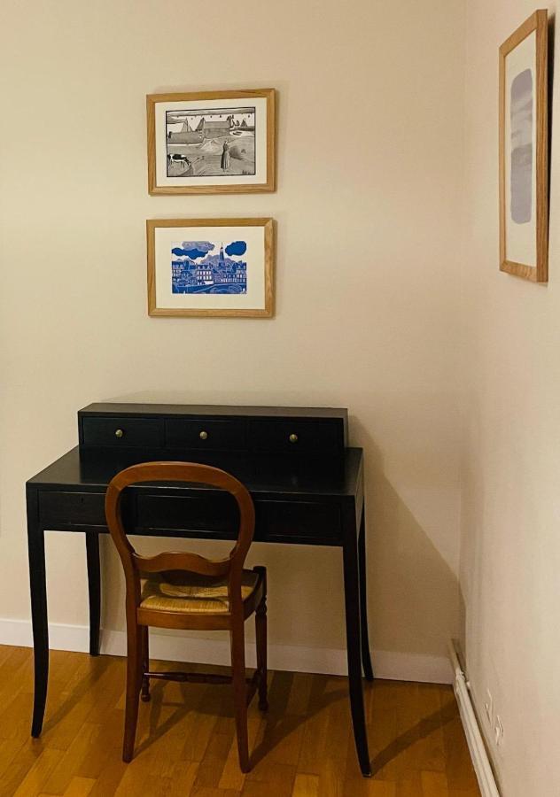 Bel Appartement, Bien Equipe Et Confortable Dans Le Centre Historique Fougères Esterno foto
