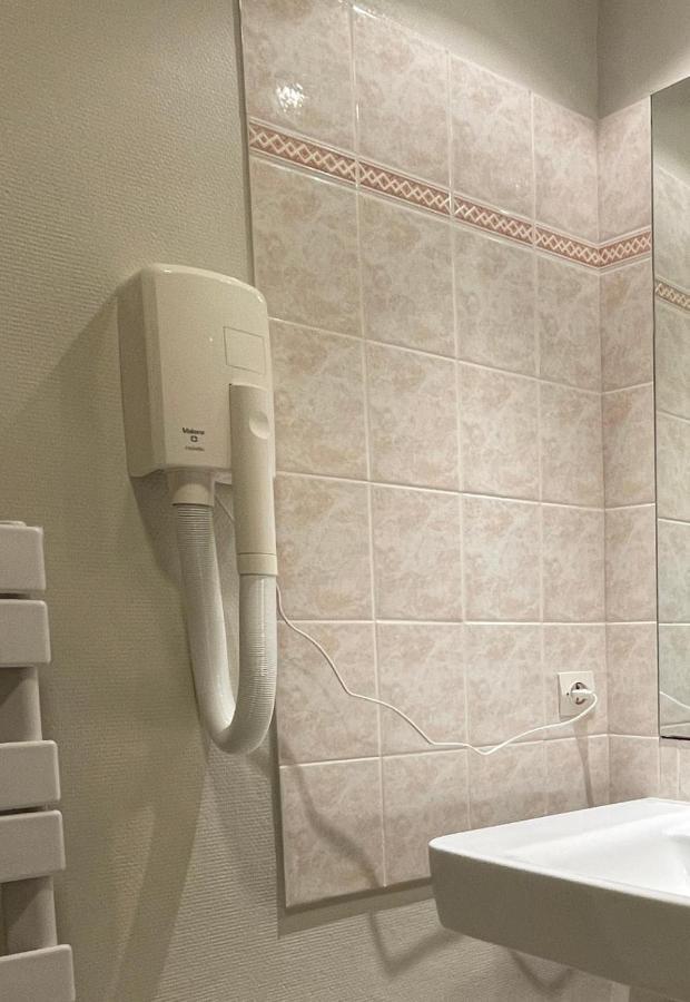 Bel Appartement, Bien Equipe Et Confortable Dans Le Centre Historique Fougères Esterno foto